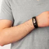 Na której ręce nosić bransoletkę magnetyczną, by poprawić zdrowie?
